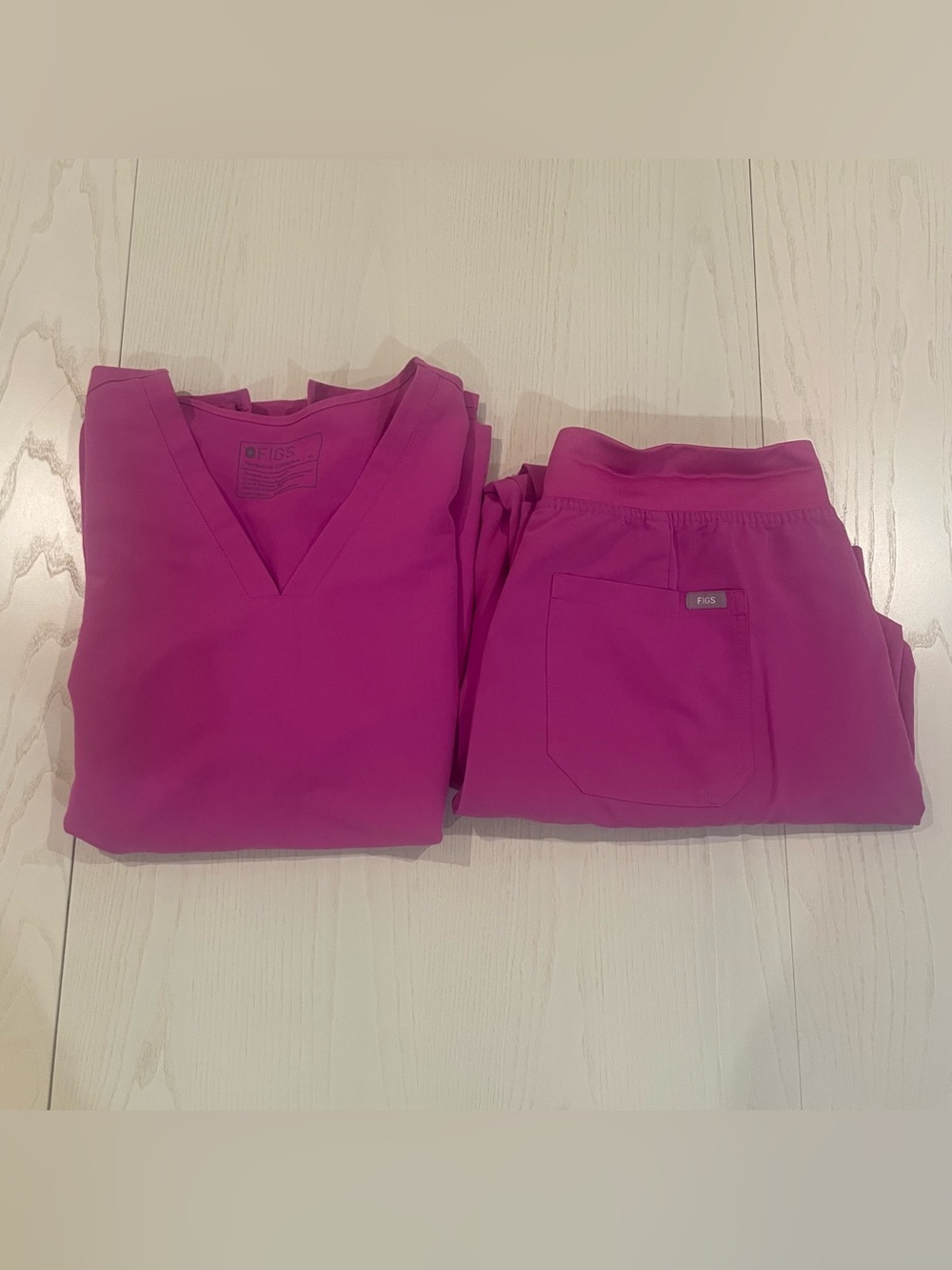 FIGS Scrubs Set Casma Top / Livingston Pants (Bright Fuchsia 3117 3006) Size XL
